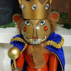 14” Cowardly Lion The Wizard of Oz Wooden Nutcracker